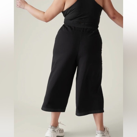 Athleta‎ New Triumph Hybrid Wide Crop Large - Picture 5 of 10